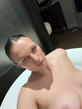 Snapshot of justpeachybaby chatting on 11/04/25, 04:33 justpeachybaby online show from 11/04/25, 04:33