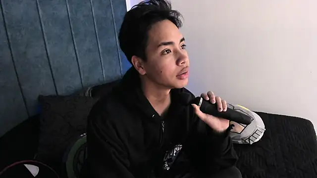 Snapshot of AlecLightwood_ chatting on 01/05/25, 09:36 AlecLightwood online show from 01/05/25, 09:36