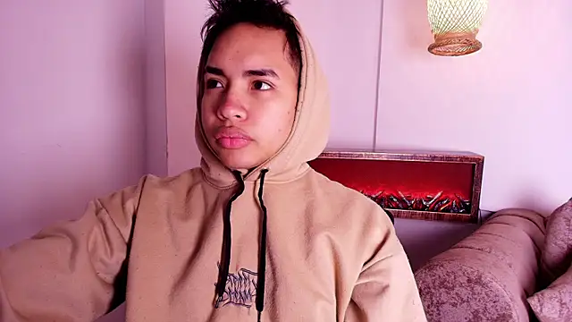 Snapshot of AlecLightwood_ chatting on 12/19/25, 05:14 AlecLightwood online show from 12/19/25, 05:14