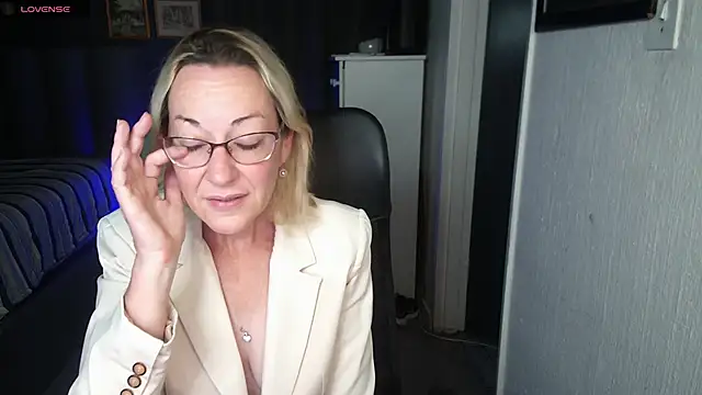 boeslaboes1 online show from 10/11/25, 02:11