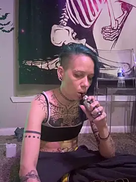 Snapshot of trashbrat chatting on 10/25/25, 10:23 trashbrat online show from 10/25/25, 10:23