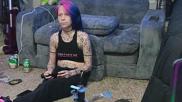 Snapshot of trashbrat chatting on 03/10/26, 12:21 trashbrat online show from 03/10/26, 12:21