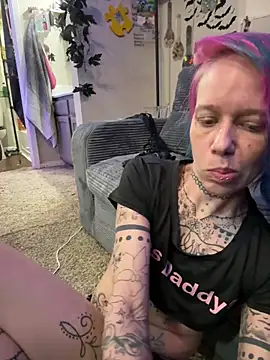 Snapshot of trashbrat chatting on 03/19/26, 07:34 trashbrat online show from 03/19/26, 07:34