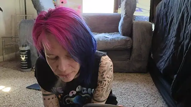 Snapshot of trashbrat chatting on 03/27/26, 10:20 trashbrat online show from 03/27/26, 10:20