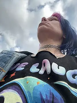 Snapshot of trashbrat chatting on 03/28/26, 11:15 trashbrat online show from 03/28/26, 11:15