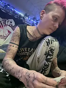 Snapshot of trashbrat chatting on 04/01/26, 06:14 trashbrat online show from 04/01/26, 06:14