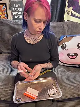 Snapshot of trashbrat chatting on 04/05/26, 10:51 trashbrat online show from 04/05/26, 10:51