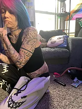 Snapshot of trashbrat chatting on 04/09/26, 11:32 trashbrat online show from 04/09/26, 11:32