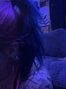 Snapshot of trashbrat chatting on 04/12/26, 08:30 trashbrat online show from 04/12/26, 08:30