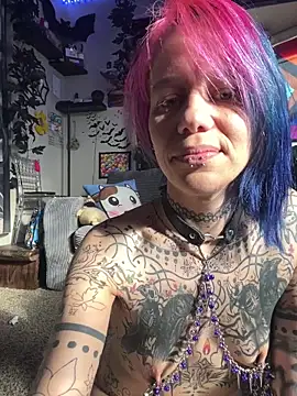 Snapshot of trashbrat chatting on 04/14/26, 11:00 trashbrat online show from 04/14/26, 11:00