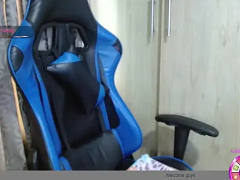 Danielagomez33 online show from 04/13/26, 12:54