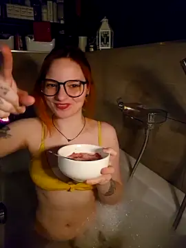 Snapshot of IceFoxy chatting on 03/18/26, 04:32 IceFoxy online show from 03/18/26, 04:32