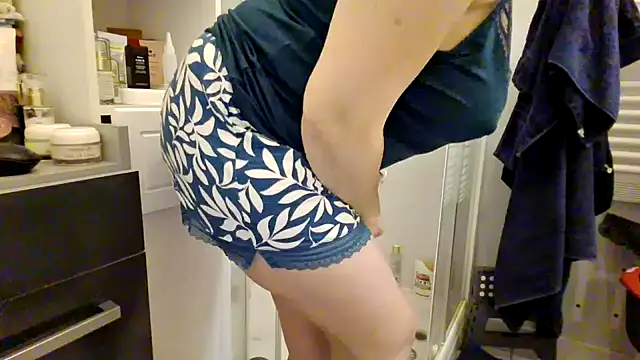 Snapshot of sweetinside_ chatting on 01/13/25, 05:33 sweetinside online show from 01/13/25, 05:33