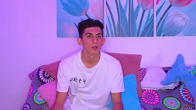 Ana and Leo online show from 12/21/25, 02:35