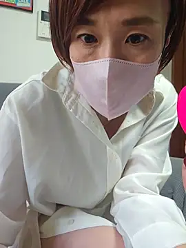 Snapshot of ----saori----- chatting on 10/14/25, 04:35 ----saori----- online show from 10/14/25, 04:35