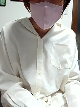 Snapshot of ----saori----- chatting on 04/20/26, 09:23 ----saori----- online show from 04/20/26, 09:23