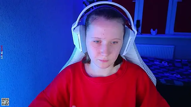 mon lola online show from 10/14/25, 03:24