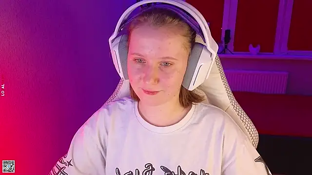 mon lola online show from 10/22/25, 04:40