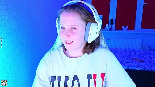 mon lola online show from 10/29/25, 03:25