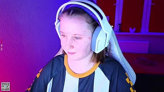 mon lola online show from 11/21/25, 02:16