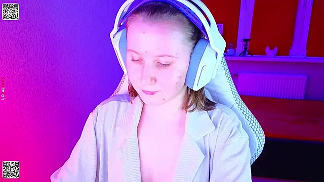 mon lola online show from 11/29/25, 03:15