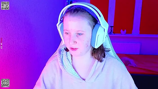 mon lola online show from 11/30/25, 04:55