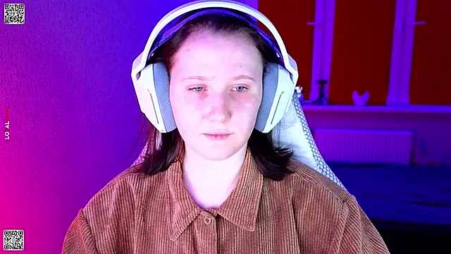 Snapshot of mon_lola chatting on 01/10/26, 03:47 mon lola online show from 01/10/26, 03:47