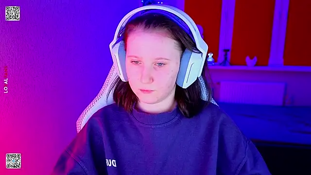 Snapshot of mon_lola chatting on 01/15/26, 04:44 mon lola online show from 01/15/26, 04:44