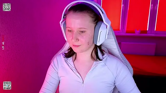 Snapshot of mon_lola chatting on 02/05/26, 08:19 mon lola online show from 02/05/26, 08:19