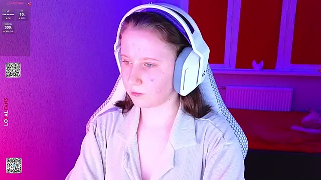 Snapshot of mon_lola chatting on 02/17/26, 03:40 mon lola online show from 02/17/26, 03:40