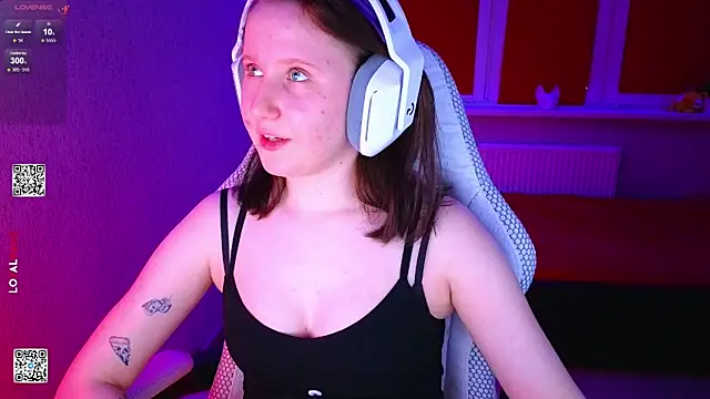 Snapshot of mon_lola chatting on 02/25/26, 03:54 mon lola online show from 02/25/26, 03:54