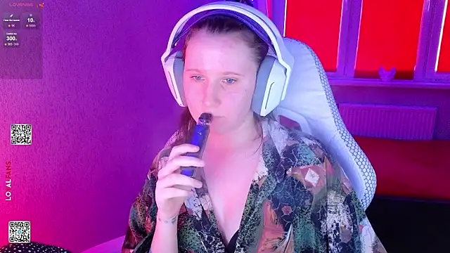 Snapshot of mon_lola chatting on 03/10/26, 02:11 mon lola online show from 03/10/26, 02:11