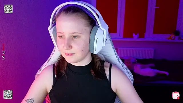 Snapshot of mon_lola chatting on 03/25/26, 05:30 mon lola online show from 03/25/26, 05:30