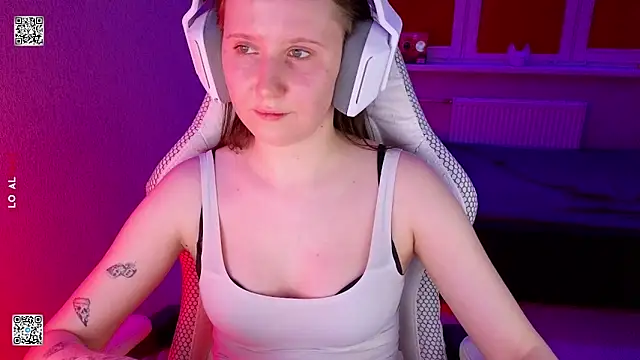 Snapshot of mon_lola chatting on 03/30/26, 04:30 mon lola online show from 03/30/26, 04:30