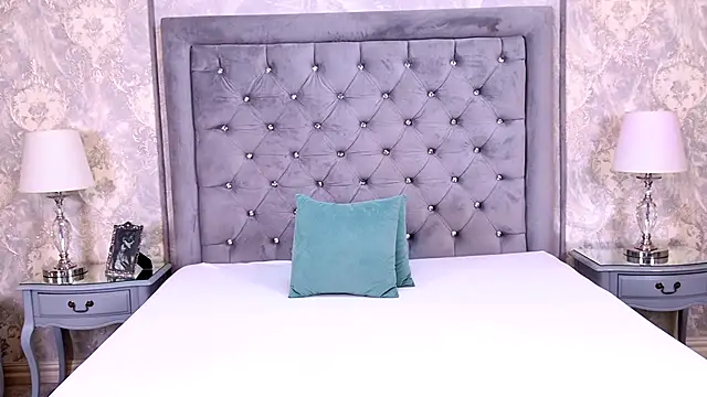 LexiRiley online show from 12/04/25, 06:12