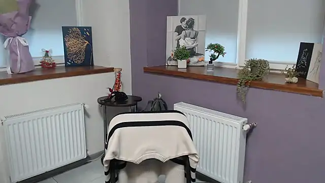 mini girly online show from 02/28/25, 10:41