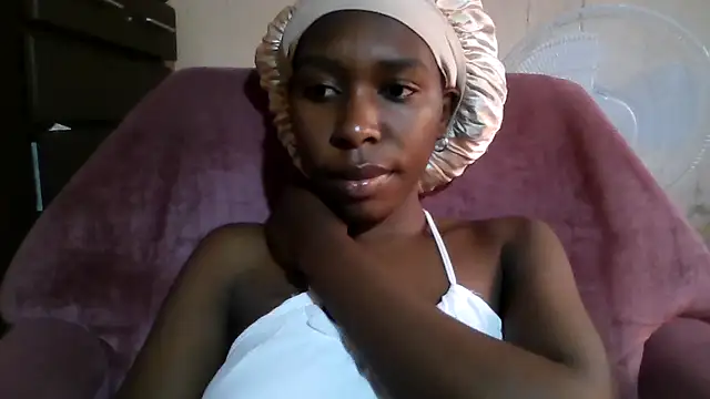 Snapshot of Hotdaily04 chatting on 09/14/25, 05:50 Hotdaily04 online show from 09/14/25, 05:50