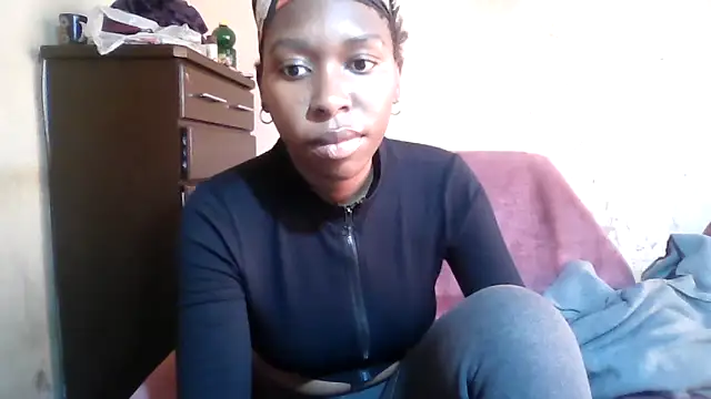 Snapshot of Hotdaily04 chatting on 09/21/25, 07:54 Hotdaily04 online show from 09/21/25, 07:54