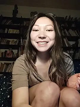 Snapshot of LoveFoxyQueen chatting on 05/05/26, 10:18 LoveFoxyQueen online show from 05/05/26, 10:18