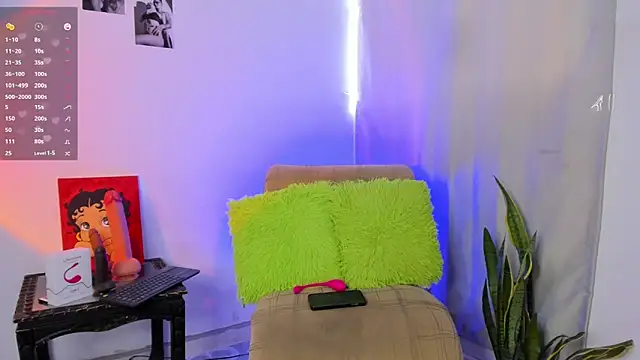 Snapshot of GABBYMORGAN chatting on 03/21/25, 01:12 GABBYMORGAN online show from 03/21/25, 01:12