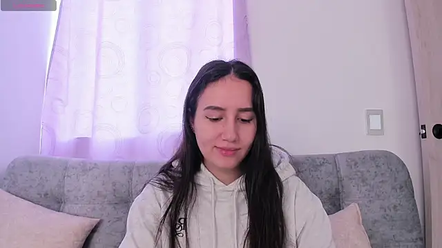 Snapshot of Jullya_x chatting on 12/01/25, 02:33 Jullya x online show from 12/01/25, 02:33