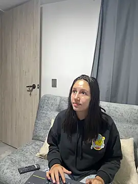 Snapshot of Jullya_x chatting on 04/13/26, 08:03 Jullya x online show from 04/13/26, 08:03