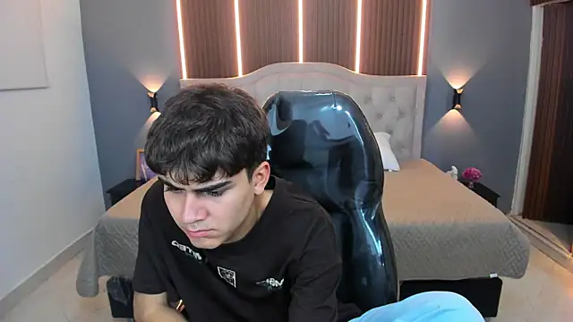 Tommy18   online show from 11/13/25, 03:38