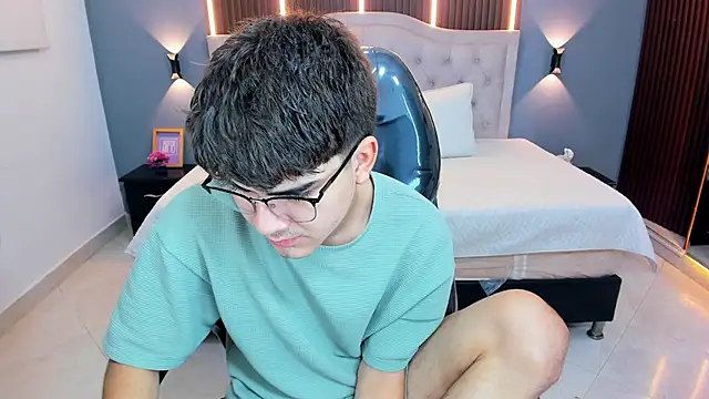 Snapshot of Tommy18__ chatting on 05/10/26, 03:23 Tommy18 online show from 05/10/26, 03:23