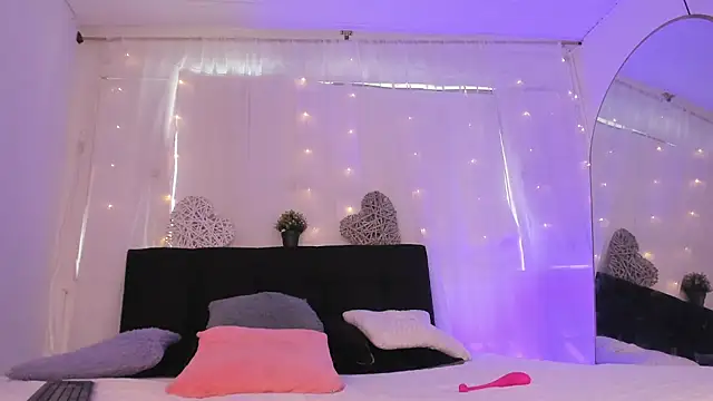 Bonny and carrot online show from 11/08/25, 05:12