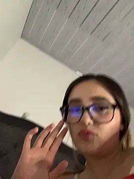 Snapshot of LunaShine_ chatting on 01/24/25, 12:42 LunaShine online show from 01/24/25, 12:42