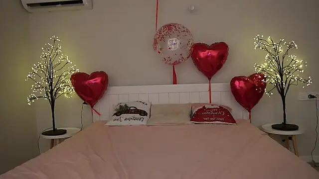 Snapshot of AnnaElys chatting on 02/19/25, 12:35 AnnaElys online show from 02/19/25, 12:35