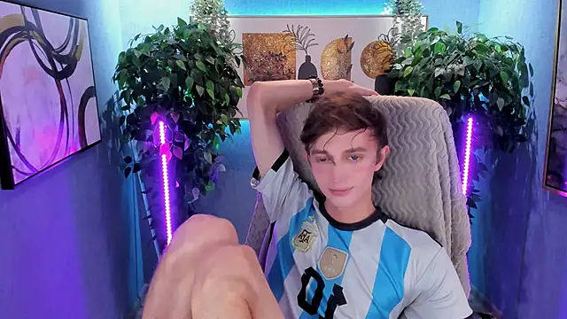 Snapshot of John_Weasley chatting on 11/28/25, 08:11 John Weasley online show from 11/28/25, 08:11