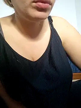 Snapshot of nonalona199999 chatting on 03/22/26, 07:28 nonalona199999 online show from 03/22/26, 07:28