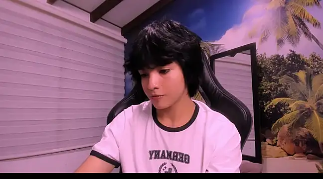 AllanYong18 online show from 01/25/25, 03:51